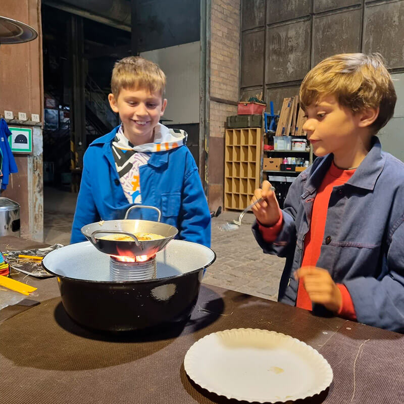 DIE DEM STAHL FEUER MACHEN - ein Schulprojekt 2024 im Industriemuseum Brandenburg DIE DEM STAHL FEUER MACHEN - ein Schulprojekt 2024 im Industriemuseum Brandenburg